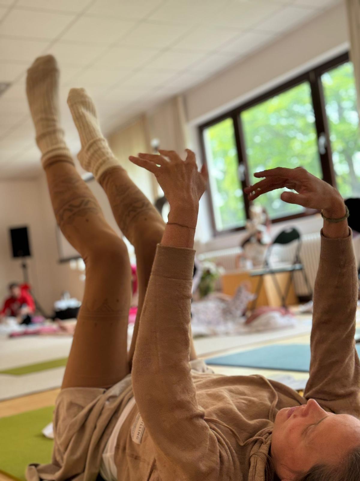 Traumasensibles Yoga als wirksame therapeutische Ergänzung bei Traumafolgeerkrankungen